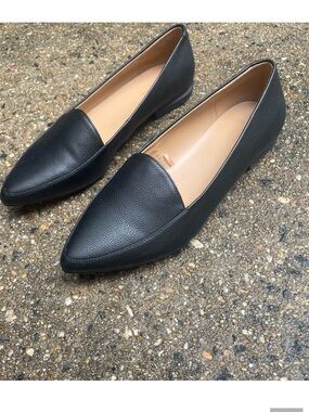 Banana Republic Black Pointed Toe Leather Flats